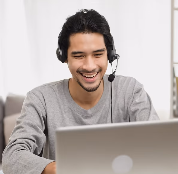 Support advisor speaking with a member by phone